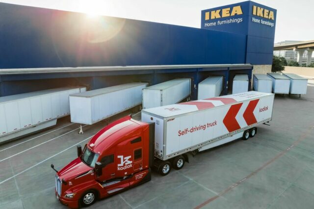 Des meubles Ikea livrés par camion autonome au Texas
