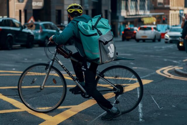 Deliveroo va supprimer 350 emplois, soit 9% de son effectif
